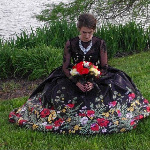 Formal prom dress - Picture 3 of 3